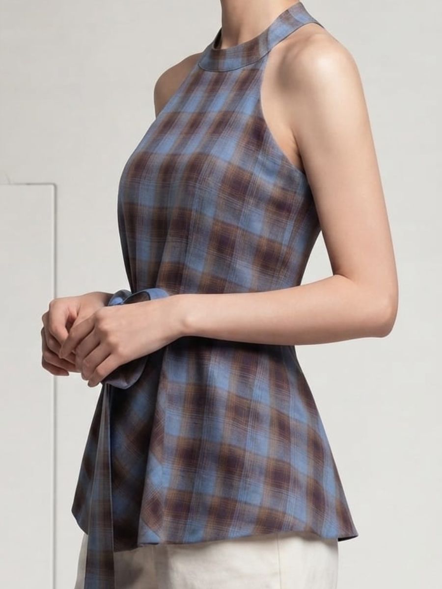 ModaFesta -Halter neckline